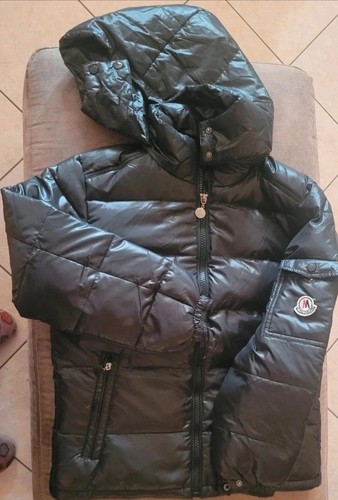 Piumino nero con cappuccio - ,